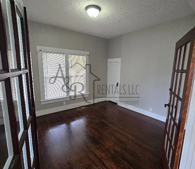 408 W 4th St — Photo 8