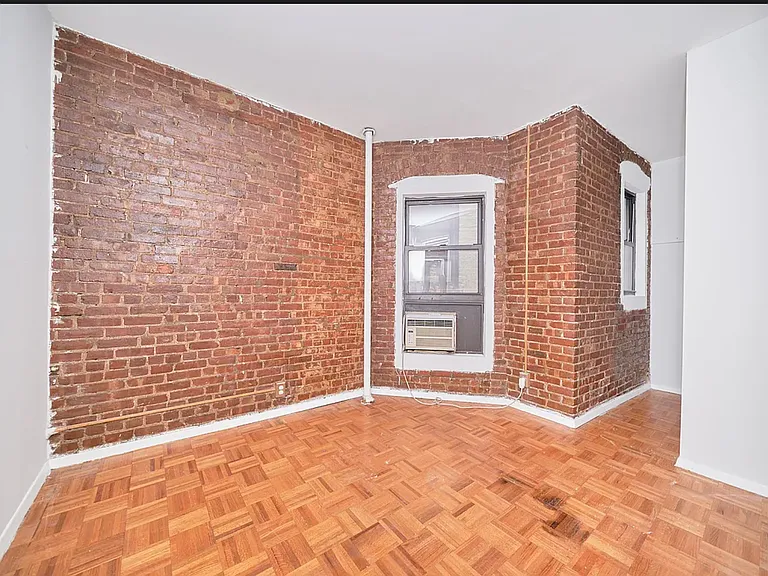 333 W 43rd St #4C — Photo 6