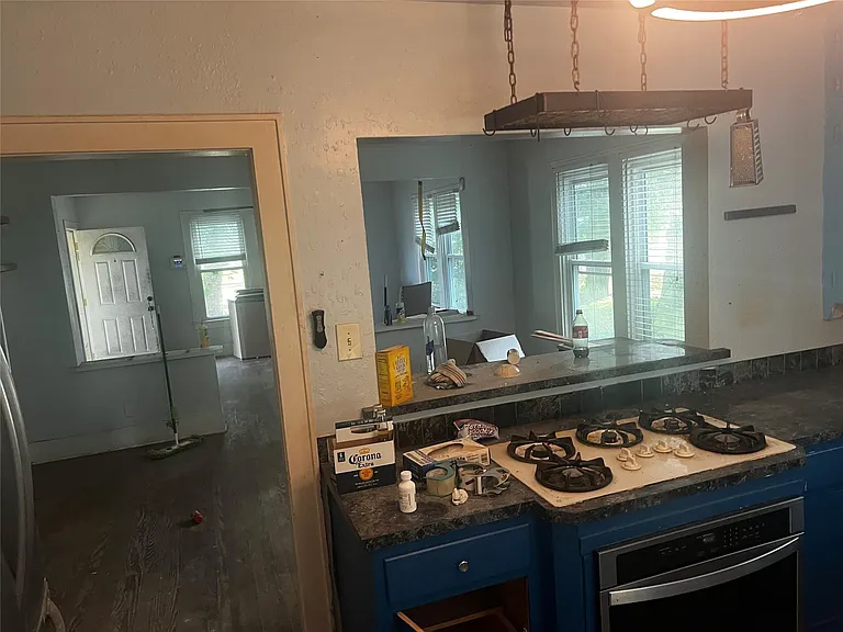 701 Oak St — Photo 5