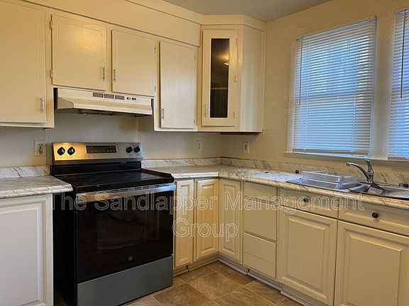 5th image of 3427 Navajo St