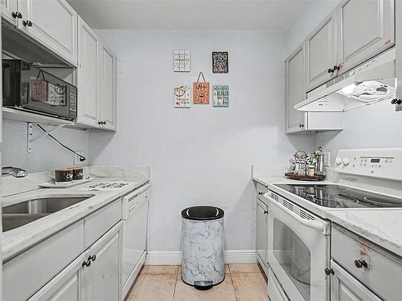 5th image of 13832 ORANGE SUNSET DRIVE #101