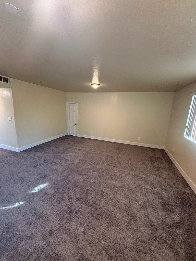 5 bed, 1994 sqft, $4,200 — Photo 3