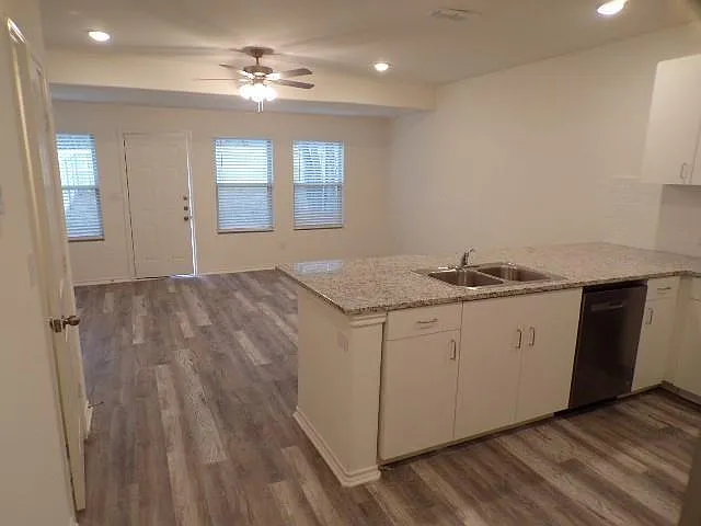 709 S 5th St #1 — Photo 3
