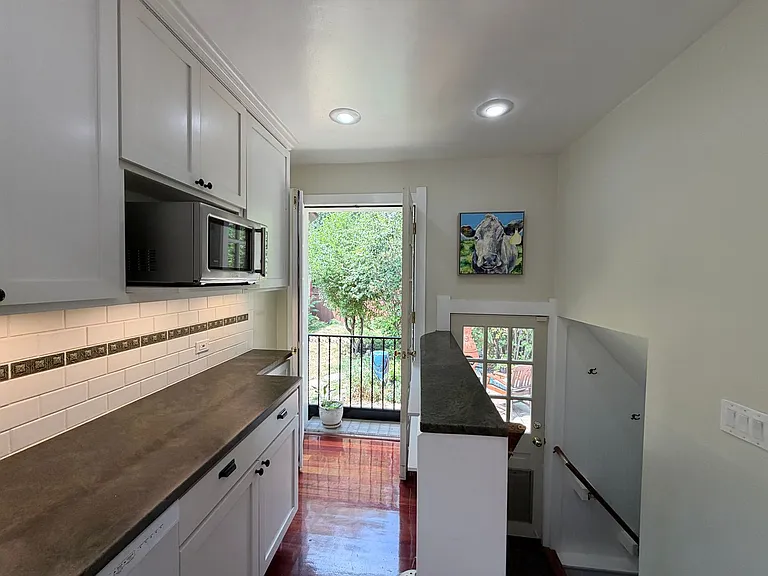 631 Jackson St — Photo 9