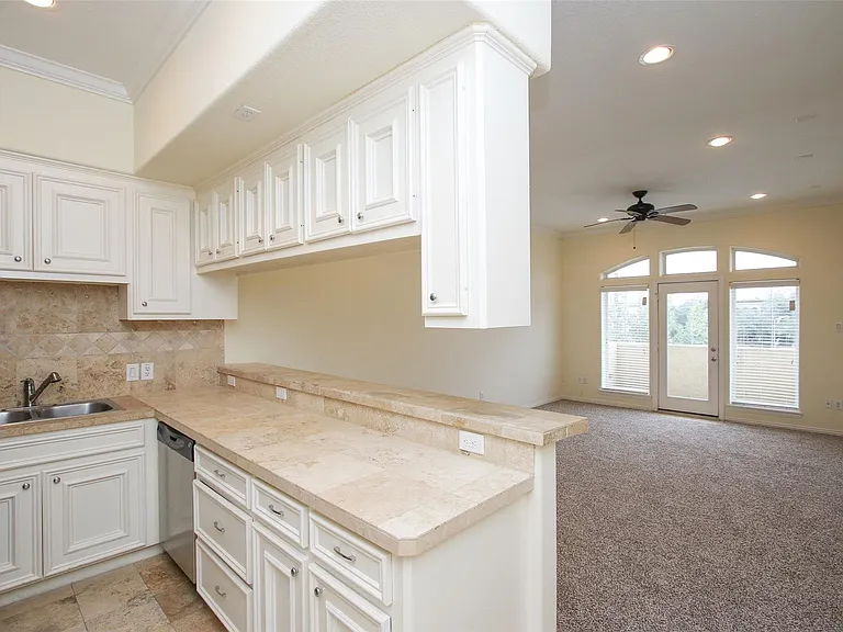2701 Helena St #202 — Photo 12