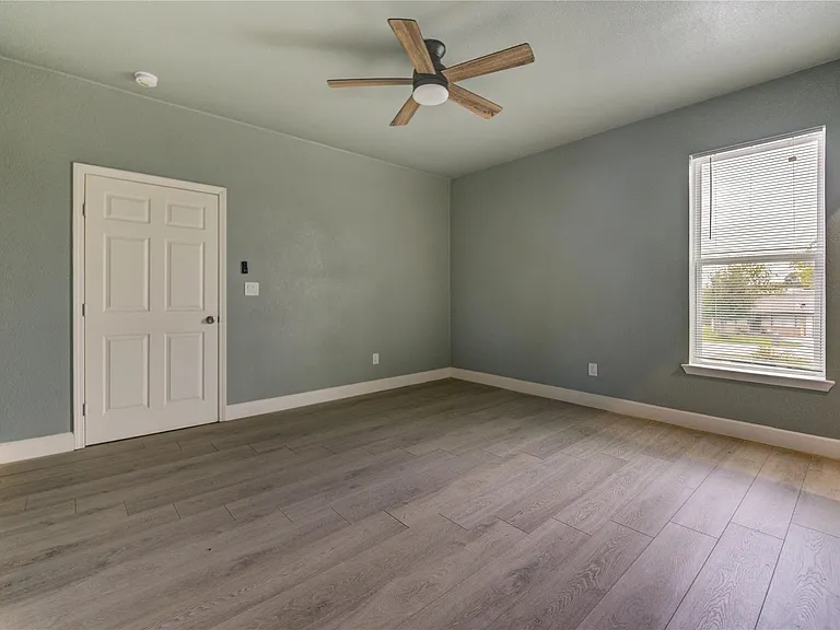 4323 Continental Dr — Photo 18