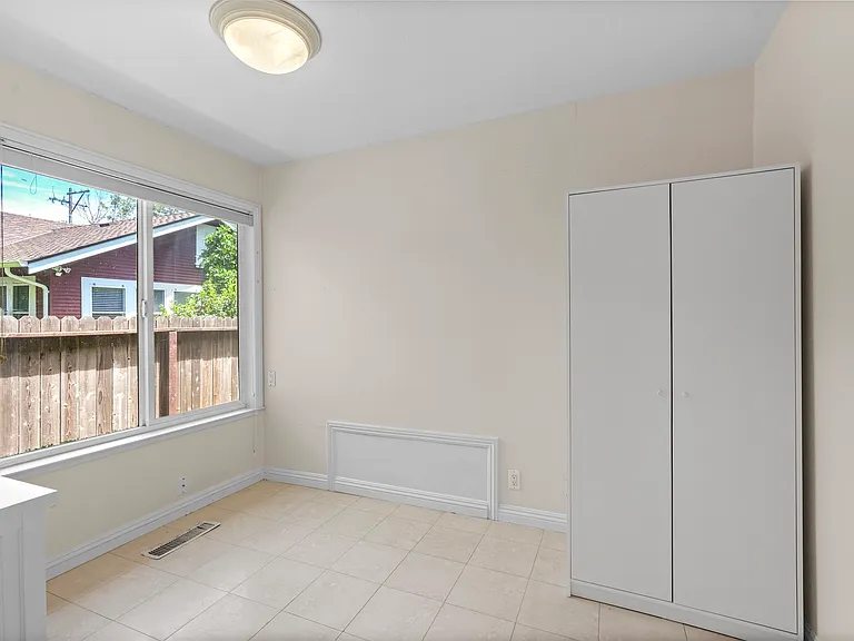 2340 Park Ave — Photo 8