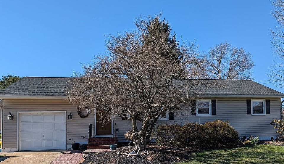 1st image of 4 Running Brook Rd