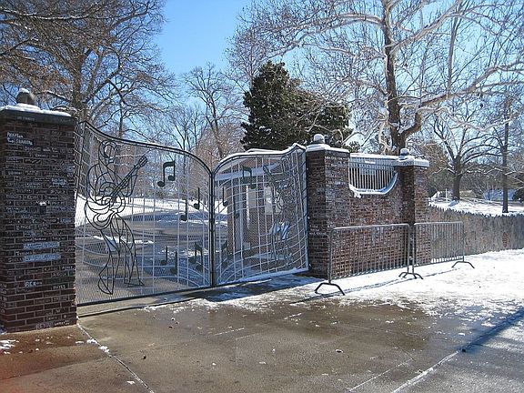 2nd image of 10444 W Lyndale Ave