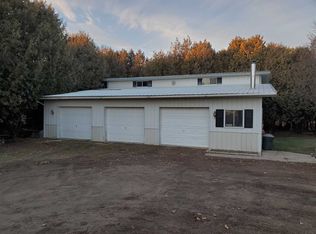 21525 90th St, Cresco, IA 52136