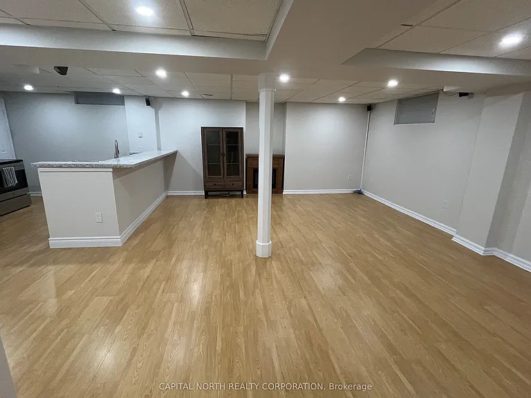 37 Robertson Close #BASEMENT — Photo 2