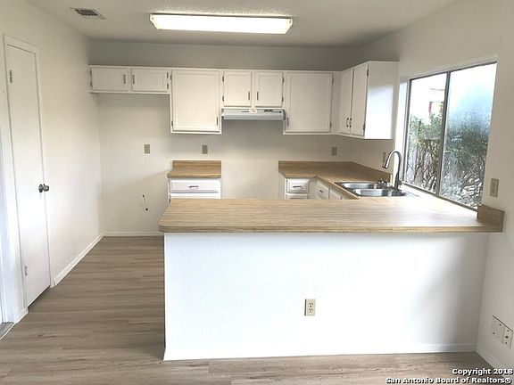 3rd image of 2514 Bear Springs Dr