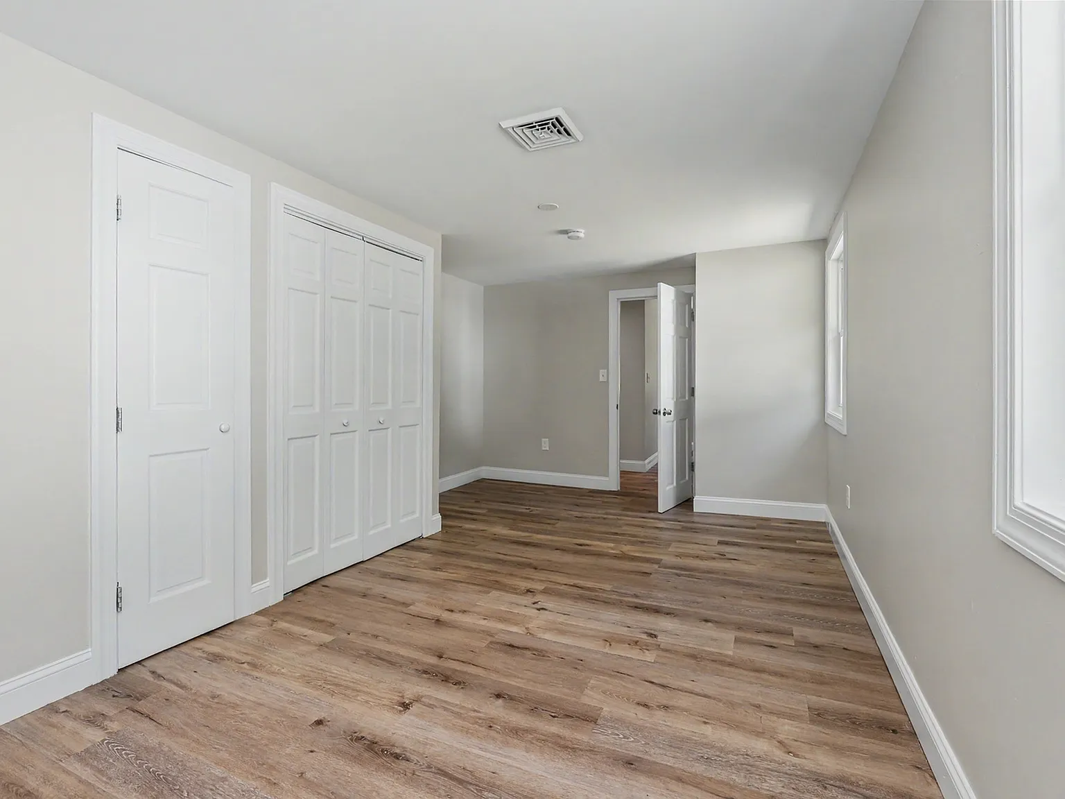 4 bed, 2044 sqft, $4,000 — Photo 3
