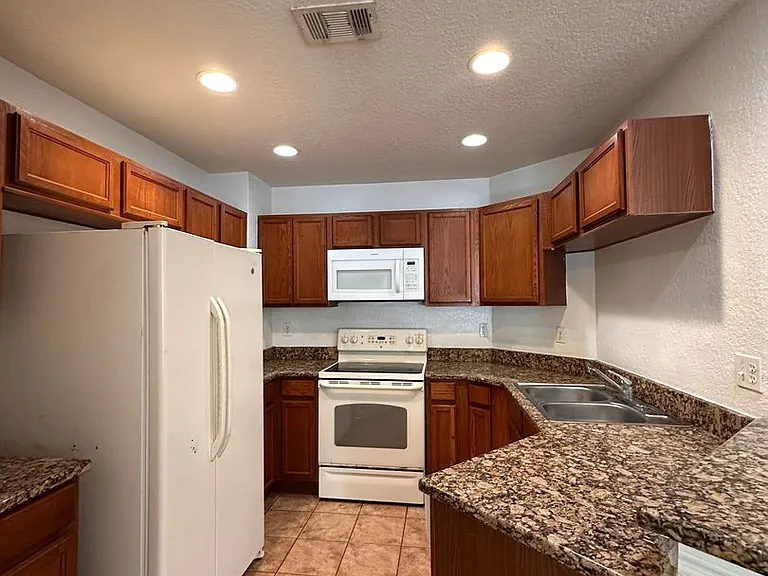 4600 E Moody Blvd #12B — Photo 7