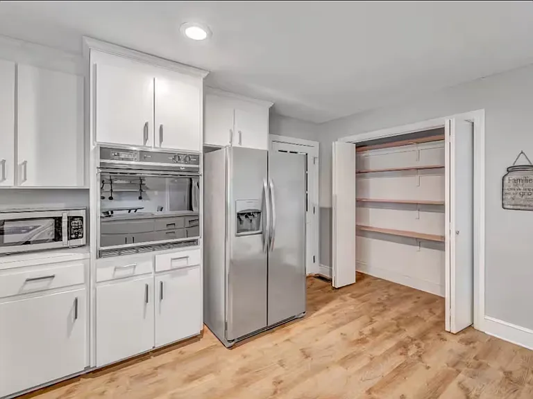 6109 Gainsborough Dr — Photo 11