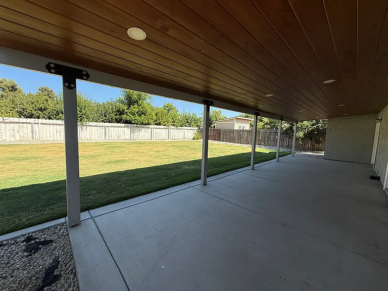 1524 N Thomas Ct — Photo 11