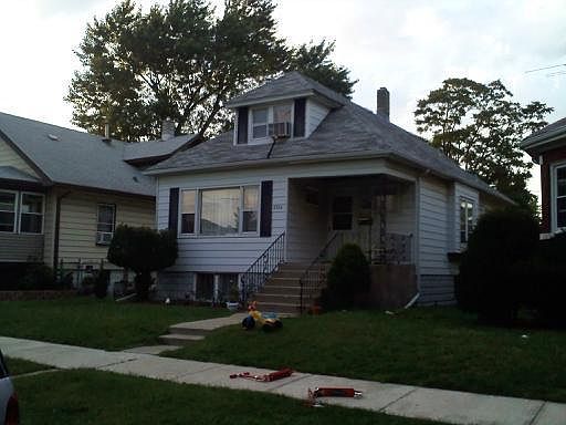 1st image of 2326 W 122nd St