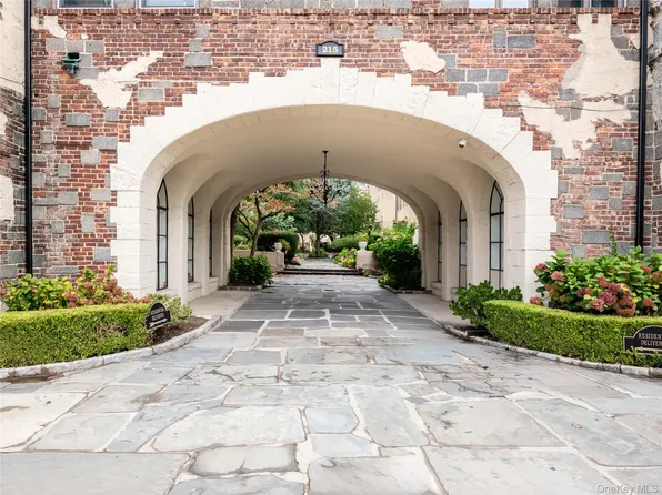 215 Middle Neck Road #15-2A, Great Neck, NY 11021