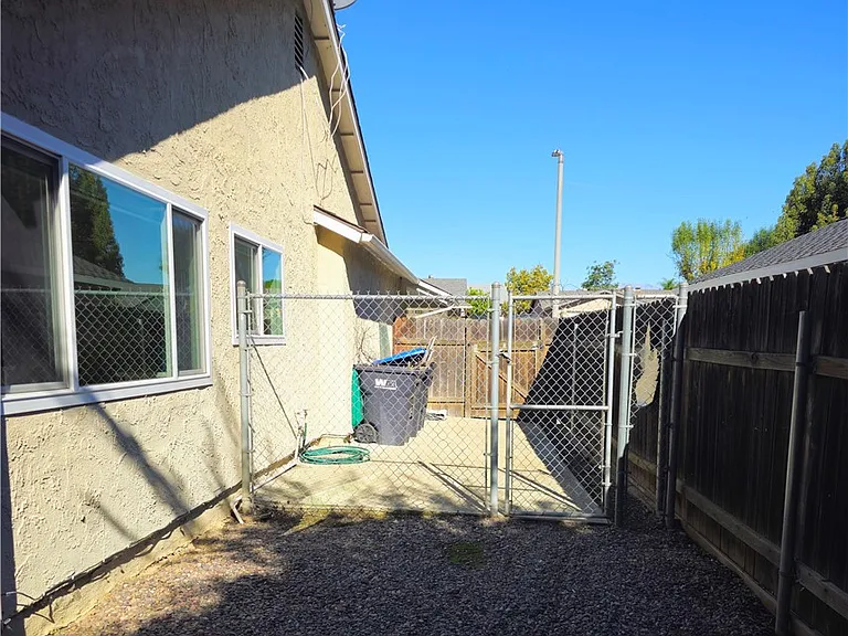 3953 Bayberry Dr — Photo 14