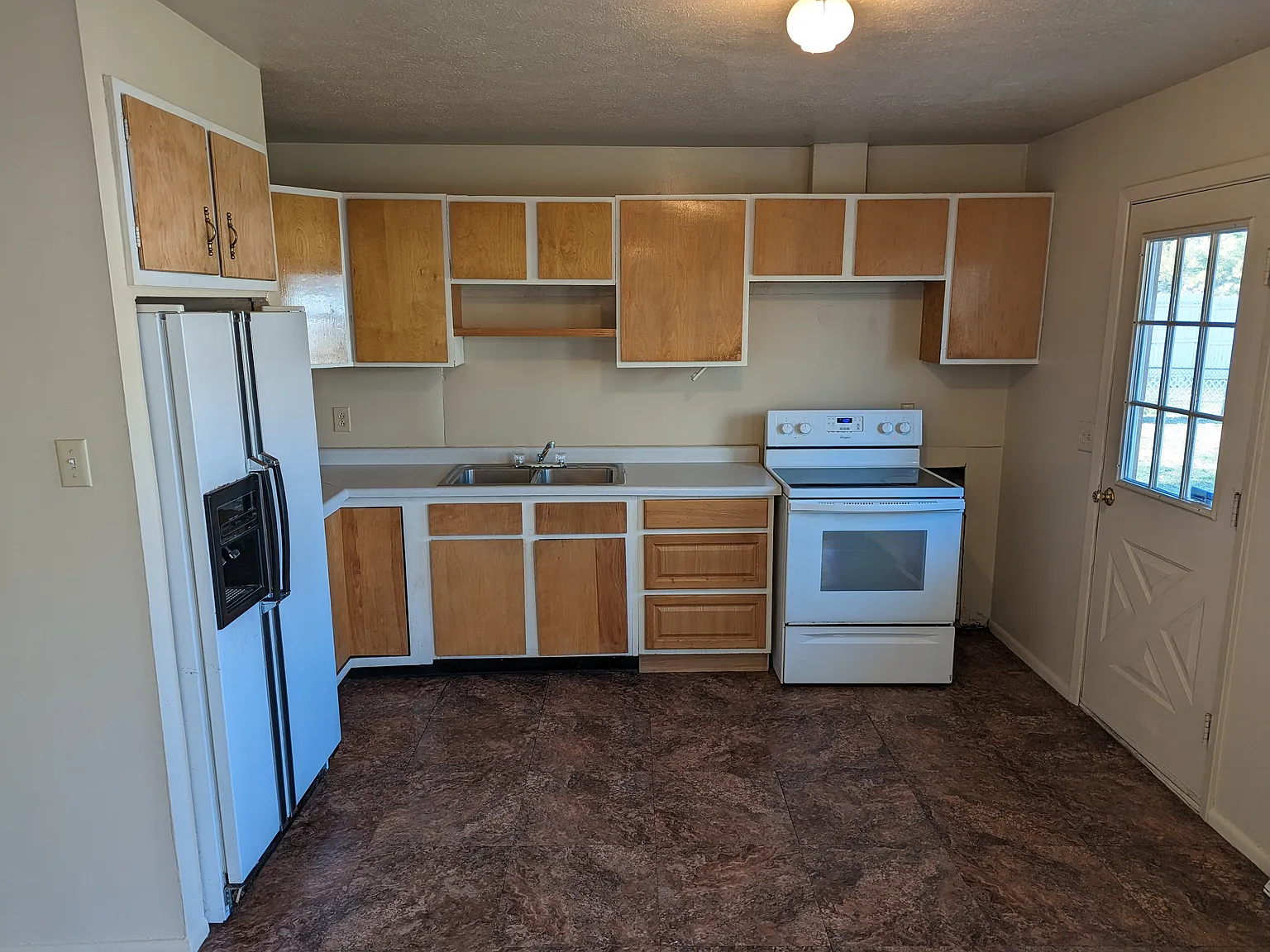3 bed, 1039 sqft, $1,195 — Photo 2