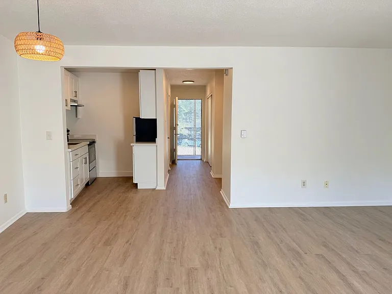 Crescent Apartments — Photo 11