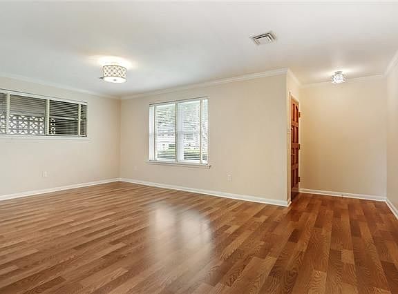 3rd image of 304 Amapola Cir