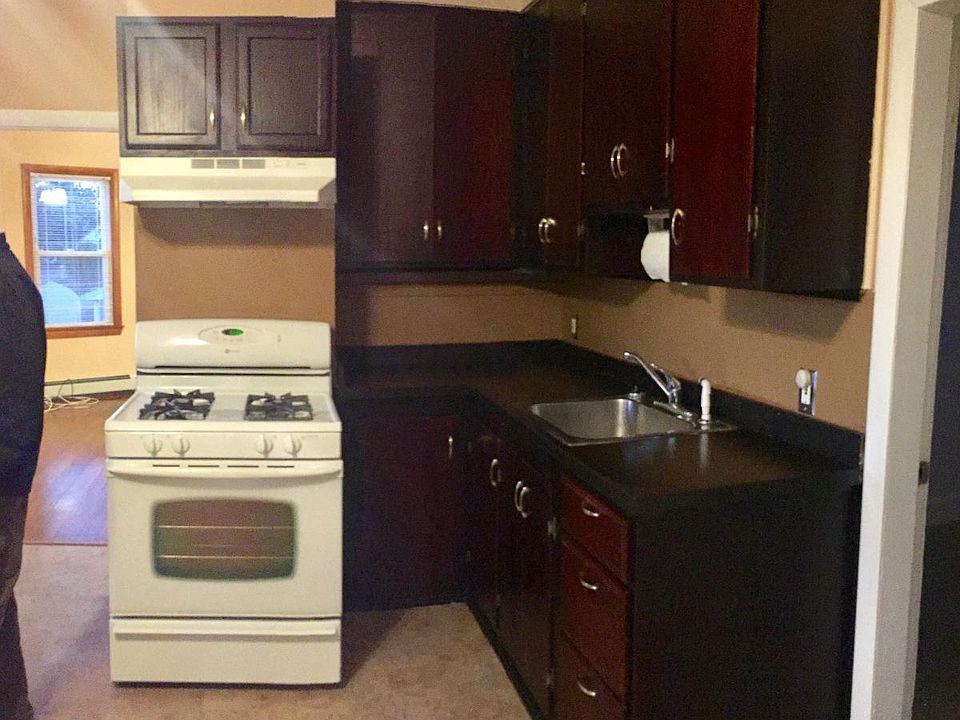 2nd image of 65 Linton St