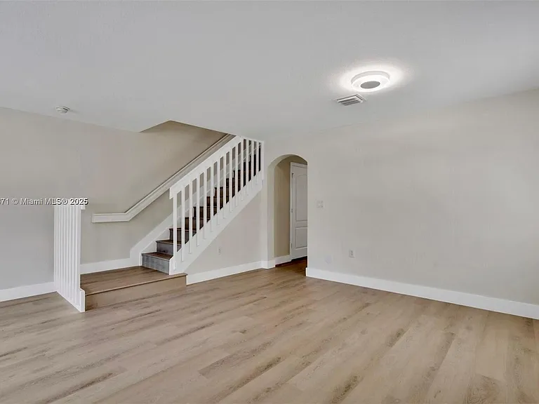 3031 SW 129th Ter — Photo 4