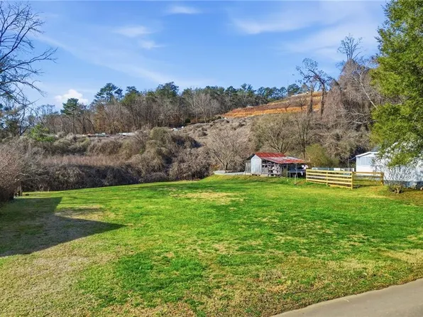 74 Spring St, Ellijay, GA 30540