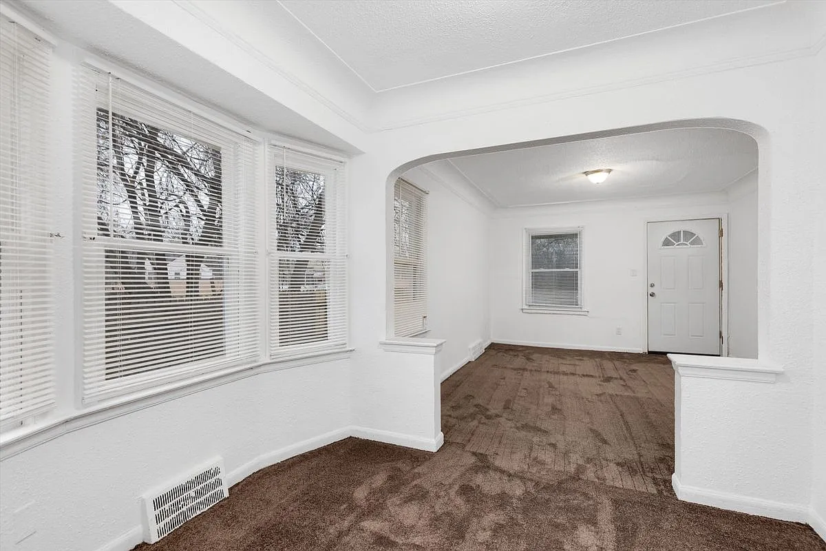 2 bed, 1.0 bath, 704 sqft, $1,250 — Photo 4