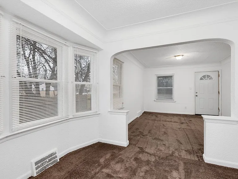 12244 Woodmont Ave — Photo 4