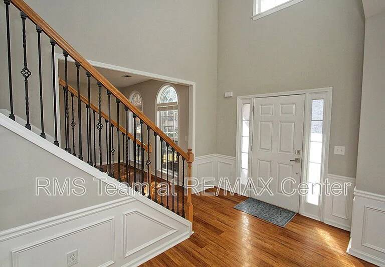 5057 Bethpage Dr — Photo 3