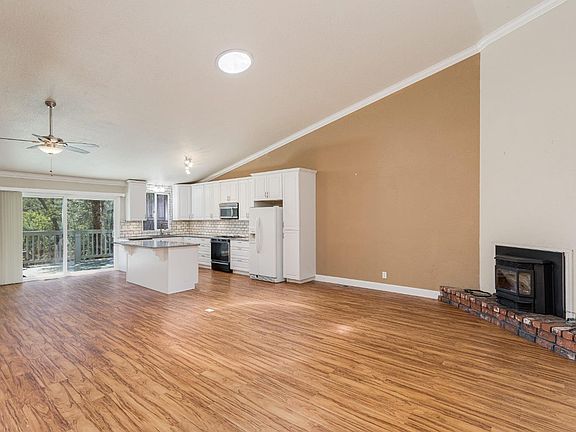 4th image of 23332 Lone Pine Dr