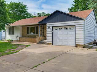 735 E 4th St, Litchfield, MN 55355