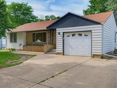 735 E 4th St, Litchfield, MN, 55355