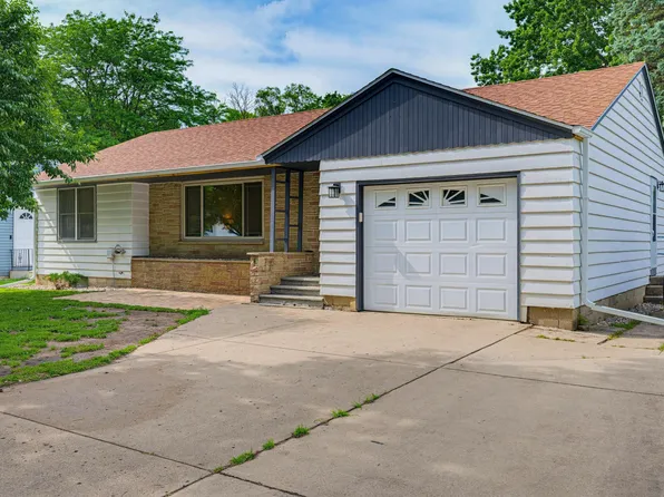 735 E 4th St, Litchfield, MN 55355