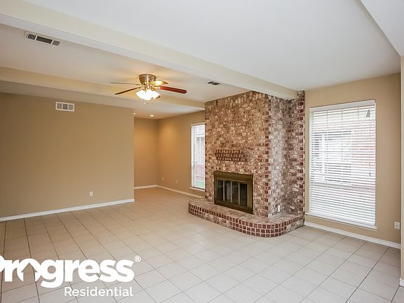 3rd image of 2734 Kingswood Blvd