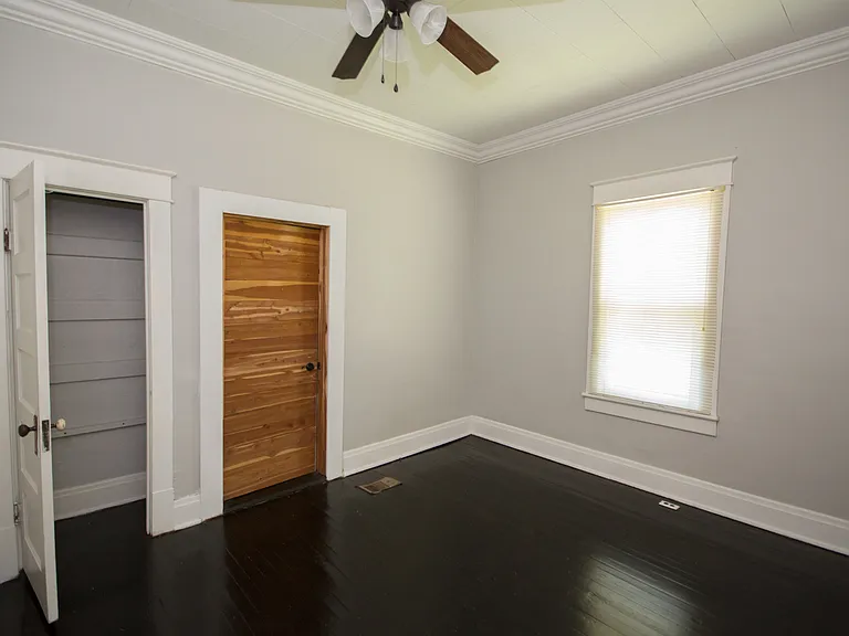 410 S Houston St — Photo 9