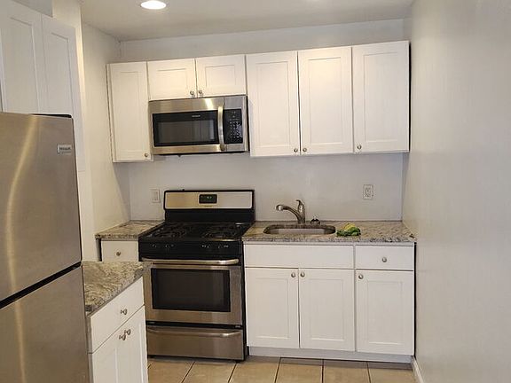 2nd image of 1224 Tasker St #1R