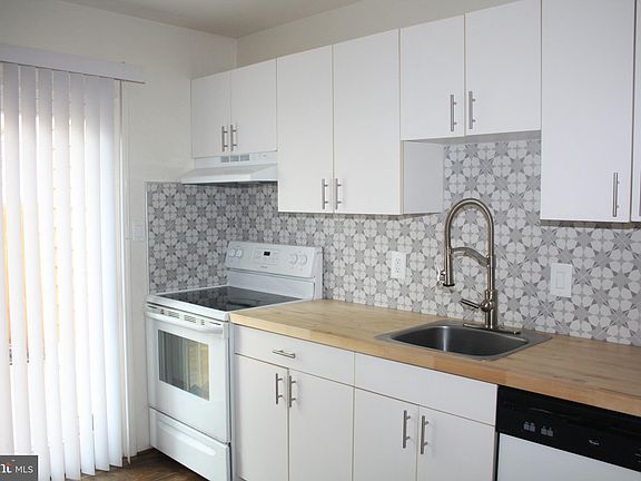 5th image of 13887 Oyster Point Ct