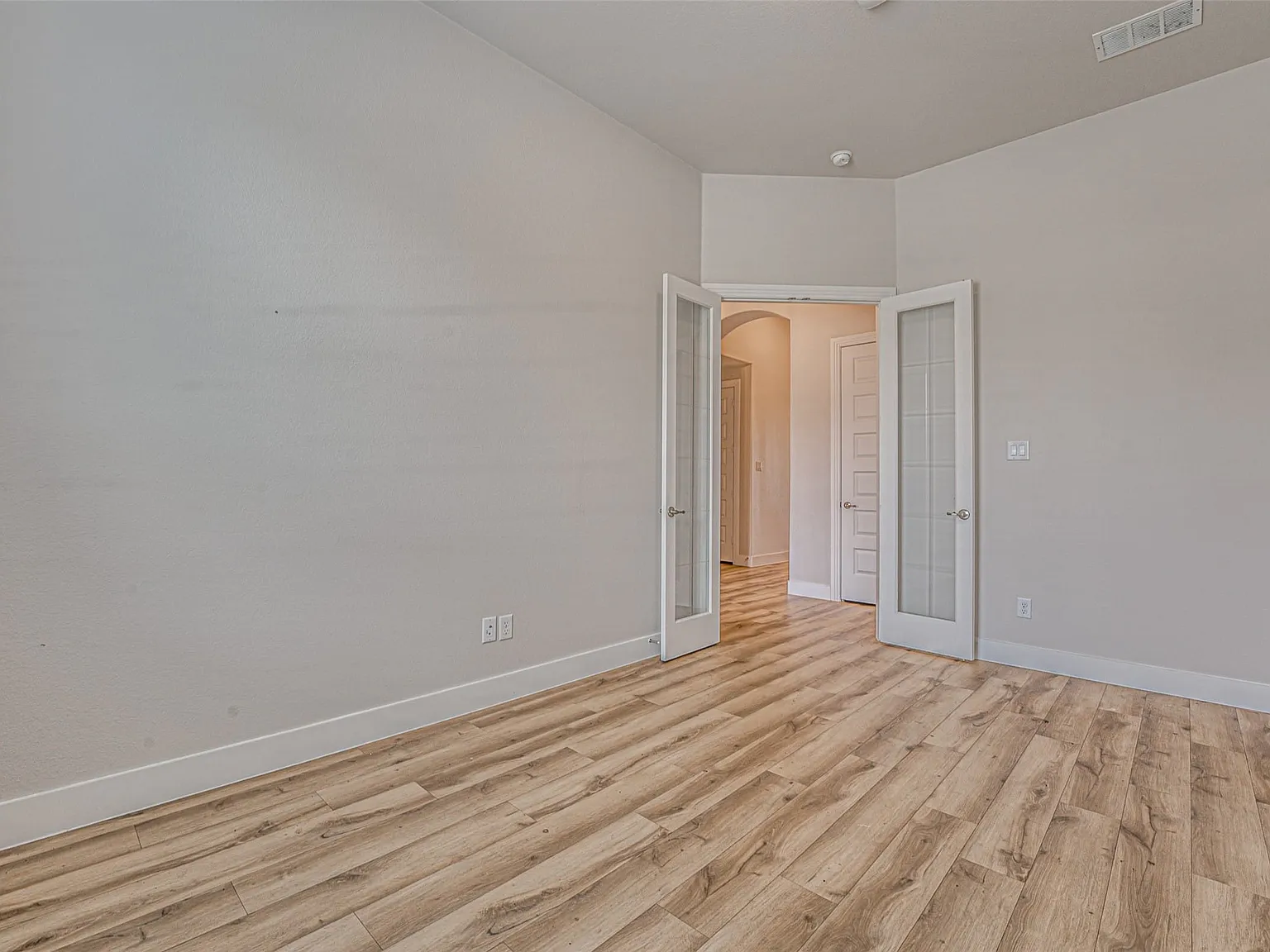 4 bed, 3.0 bath, 2855 sqft, $3,500 — Photo 4