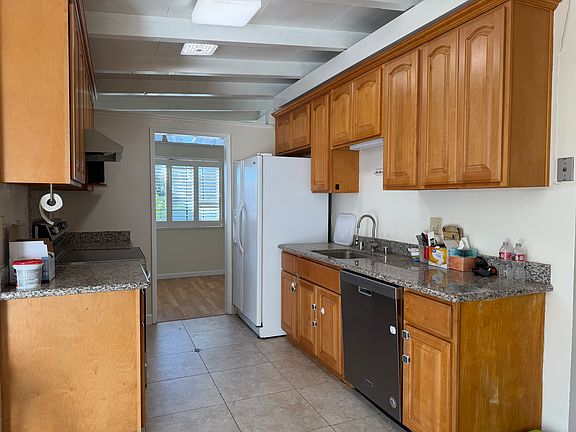 3rd image of 955 Curtis Ave
