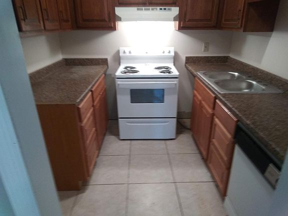 3rd image of 1506 Eucalyptus Dr