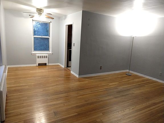 3rd image of 94 Spruce St APT 2A