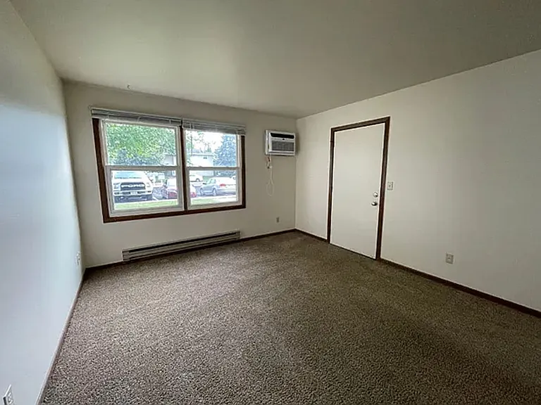 1032 Imperial Circle — Photo 3