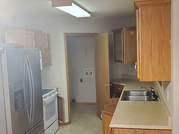 5th image of 128 E Loyal St