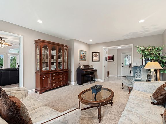 5th image of 9801 S Amberwood Cir