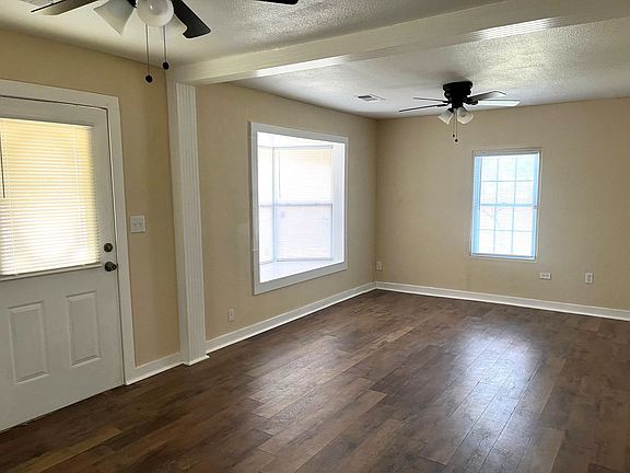 3rd image of 640 E South St
