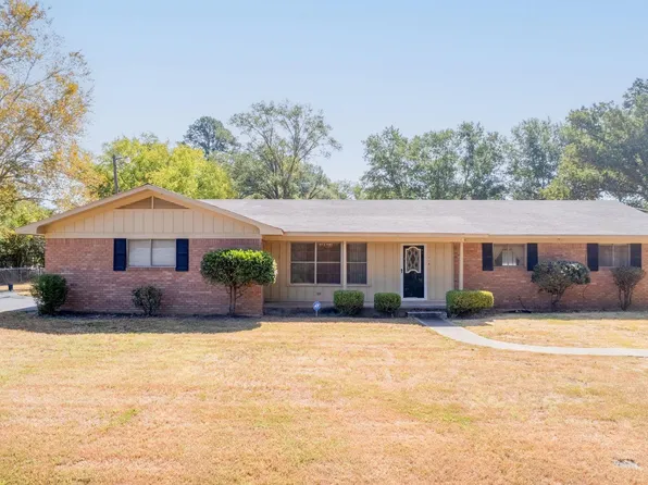 704 N Holly St, Overton, TX 75684