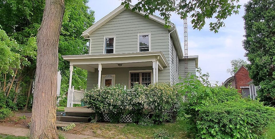 1st image of 635 E 6th St
